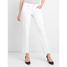 NWT Gap Women's Mid Rise Classic Straight Jeans white Size 30 #256523 N0919 product details •The cool classic fit. •Premium 1969 stretch denim. •Clean white wash. •Button closure, zip fly. •Five-pocket styling. •#256523 •materials & care •91% Cotton, 7% Polyester, 1% Elastane. •Machine wash. •Imported. FIT & SIZING •Mid rise. •Slim through the hip and thigh. •True, straight leg (Straight from knee to leg opening). •14" Leg opening. •Inseam: regular 30.5"/77 cm, tall 34.5"/88 cm, petite 28"/71 cm Best White Jeans, Classic Straight Jeans, Southern Fashion, Comfy Jeans, Gap Women, Jeans White, Spring Wardrobe, Summer Clothes, White Denim