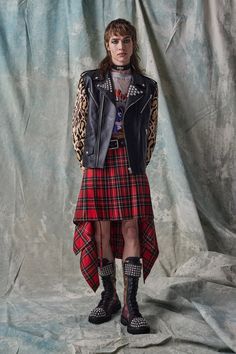 Punk Fashion Aesthetic, Punk Fashion Male, 80’s Punk, Punk Mode, 2023 Menswear Fashion Show, British Punk, Tartan Fashion, Pre Fall 2023, Punk Rock Outfits