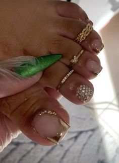 Baddie Pedicure Ideas, Gold Acrylic Toes, Toe Nail Ideas, Nail Art Gold, Nails Feet