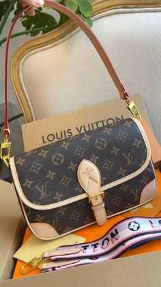 Louis vuitton real leather M46049 diane size:24*16cm,real leather trim Bigest reseller supplier. 5000+ products website. welcome to check out. www.rpluxu.com #fadhion #girl #ootd #fasionista #outfit #instalike #startup #lv #lvdiane #lvbag #lvhandbag Louis Vuitton Diane, Luxury Brand Packaging, Louis Vuitton Bag Outfit, Girl Ootd, Bag Obsession, Cute Handbags, Big Bags