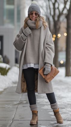 What to Wear in New York for Christmas: Stylish Outfits That Will Keep You Warm Massachusetts Winter Outfit, Winter Travel Outfit Ideas, Cute Winter Boots Outfits, Portland Winter Outfits, Outfits For New York In December, Milano Winter Outfits, Warm Travel Outfits, Edinburgh Winter Outfits, Ireland Outfits Winter