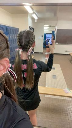 Track Meet Hairstyles, Meet Hairstyles, High School Hairstyles, Cute Hairstyles Updos, Football Hair, Ideas For Parties, Cute Ponytail Hairstyles, Picture Day Hair