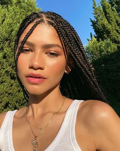 African Braids Hairstyles Zendaya Zendaya Aesthetic, Zendaya Photoshoot, Zendaya Hair, Euphoria Quote, Zendaya Style, Subtle Makeup, Hair Streaks, Zendaya Coleman, African Braids