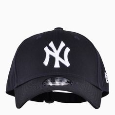 Baseball cap by New Era in navy blue cotton, featuring contrasting logo embroidery on the front and adjustable fit. Cheap Navy Baseball Cap With Curved Bill, Cheap Navy Hat For Baseball Season, Cheap Navy Adjustable Baseball Cap, Ny Cap, Ny Baseball, Blue Bucket Hat, Navy Cap, Knitted Balaclava, Cotton Hat