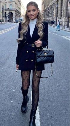 Billionaire Women Outfits, Winter Style Europe, Anneliese Core Aesthetic, Sassy Casual Outfits, New Years Outfit Inspiration, Fancy London Outfits, Fall Outfits 2023 Classy, London Outfit Ideas Winter 2023, Rich School Outfits Aesthetic