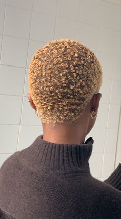 Short African Haircut, Bleached Shaved Head Black Women, Black Short Hair Styles African American, Colour Hair Ideas Short, Short Hair Colour Ideas, Short Dyed Hair Ideas, Short Dyed Hair Black Women