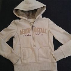 Nwot Aeropostale Half Zip Hoodie Sweater Faux Fur Lining Hood. Size Small And Flawless Aeropostale Sweater, Half Zip Hoodie, Hoodie Sweater, Fitness Inspo, Heavy Fabric, Aeropostale, Half Zip, Zip Hoodie, Sweater Hoodie