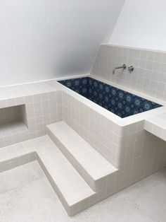 an empty bathtub with steps leading up to it