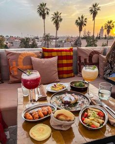 The best rooftop restaurants in Marrakech. Check out this list of the best rooftops in Marrakech! Discover the most amazing restaurants with a view in the vibrant city of Marrakech: great food, great cocktails and great ambiance! Nomad Restaurant, Moroccan Salad, Rooftop Restaurants, Photographer Tips