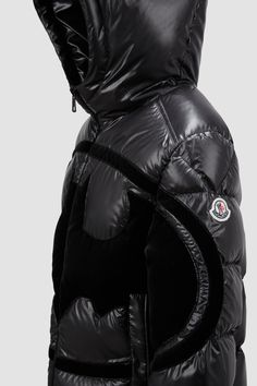 Instantly recognizable, the Solander short down jacket is embellished with an embroidered velvet Batman logo. The puffer is crafted from polyester with a glossy finish while an enveloping hood adds enhanced protection from the elements. Designer Hooded Puffer Jacket With Padded Collar, Designer Quilted Hooded Puffer Jacket, Designer Down Puffer Jacket With Detachable Hood, Luxury Hooded Down Puffer Jacket, Luxury Quilted Hooded Puffer Jacket, Luxury Hooded Puffer Jacket For Streetwear, Luxury Hooded Duck Down Puffer Jacket, Designer Quilted Nylon Puffer Jacket, Designer Nylon Puffer Jacket With Padded Collar