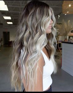 Blonde With Darker Roots, Warm Honey Blonde, Blonde Hair Styles, Ash Blonde Hair Balayage, Shadow Roots, Blonde Ombré, Brown Hair Inspo