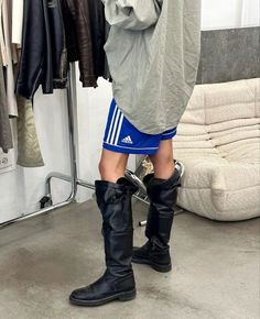 Aesthetic Boots, Look Adidas, Outfit Streetwear, Streetwear Aesthetic, Paris Paris, 가을 패션, Look At You, Bella Hadid