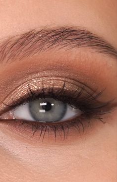 Cateye Eyeshadow, Wedding Guest Makeup, Eyes Eyeliner, Gold Eye Makeup, Eyeshadow For Blue Eyes, Prom Eye Makeup, Natural Eyeshadow