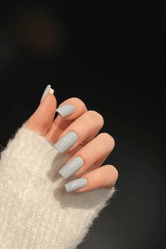 best fall nail colors Gray Aesthetic Nails, Light Grey Nails Acrylic, Light Grey Nails With Design, Gray Square Nails, Light Gray Nail Ideas, Light Coloured Nails, Grey Nails Aesthetic, Light Grey Nail Ideas, Grey Nails Acrylic