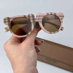 Burberry Jb4355 397273 Kids Brand New Sunglasses Check Pink Bronze Round Unisex Same/Next Day Shipping! Brand New And 100% Authentic! Made In China. Brand: Burberry Model: Jb4355 Kids / Jb 4355 Color Code: 397273 Gender: Kids/Unisex Frame Color: Check Pink Lens Color: Bronze Lens Material: Polyamide Bio Frame Shape: Round Frame Style: Full-Rim Frame Material: Acetate Size: 43x20x125 100% Uv Protection. Full Retail Burberry Set Includes: 1. Glasses 2. Case 3. Cleaning Cloth With Brand Logo 4. Cer Burberry Models, Grey Sunglasses, New Sunglasses, Burberry Kids, Blue Sunglasses, Burberry Accessories, Color Bronze, Round Frame, Unisex Sunglasses