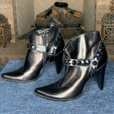 Beautiful Italian Black Leather, Super Pointy-Toed Ankle Booties. Removable Leather-Embellished Strap. 4.5inch Stacked Heel. Sleek And Chic! Giancarlo Paoli. Leather Booties, Stacked Heel, Ankle Booties, Bootie Boots, Ankle Boots, Black Leather, Size 10, Sleek, Women Shoes