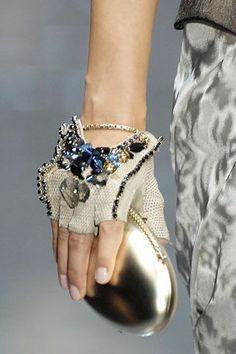 Hand Costume, Embellished Gloves, High Fashion Dresses, High Fashion Women, Armani Prive, Hippie Style