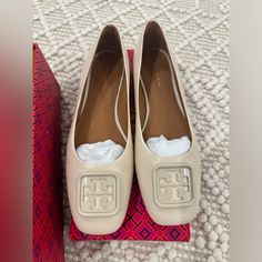 Size 7 1/2 Never Worn Creme Color, Tory Burch Flats, Tory Burch Shoes, Tory Burch, Cream, Women Shoes, Women Shopping, Color