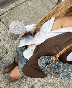 Walks Outfit, Downtown Girl Aesthetic Outfits, Fall Outfits Vintage, Clean Girl Style, Outfits Asian, Girl Aesthetic Outfits, Viral Aesthetic, Downtown Girl Aesthetic, Club Attire