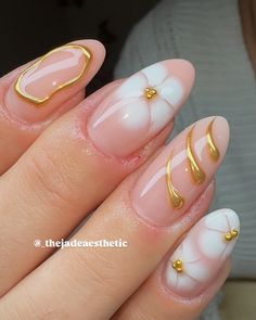 Gel Nail Design With Rhinestones, Gold And Light Pink Nails, New Years Nails Blooming Gel, Blooming Gel And Chrome Nails, Nails With Builder Gel Design, Nail Art Designs Blooming Gel, Circle Nail Designs, Nail Art With Blooming Gel, Bloom Nail Art