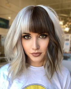 Edgy Hairstyles For Medium Hair, Oc Hair, Edgy Hairstyles, Half And Half Hair, Hair Doo, Two Toned Hair, Split Dyed Hair, Edgy Haircuts