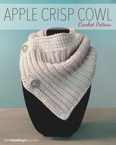 an apple crisp cowl is shown on a mannequin