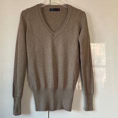 Zara Women’s V-Neck Sweater Color-Light Brown Size-Medium.New. Never Worn. Comes From Smoke Free Home. Nwot White Knitwear, Cream Knit Sweater, Detailed Sweater, Zara Sweater, Grey Pullover, Knitting Women Sweater, Knitted Pullover Sweaters, Striped Knit, V Neck Sweater