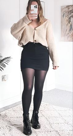 30 Chic Date Outfits To Make You Shine On Your Date - 48 Trendy Date Night Outfit, Elegante Casual, Mode Inspo, Looks Chic, Outfit Inspo Fall, Edgy Outfits, Fall Fashion Outfits, Black Tights, Looks Style