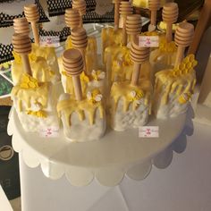 there is a cake that has been made to look like giraffes on it