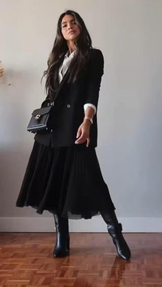 Dress Down Blazer, Pencil Black Skirt Outfit, Long Black Dress With Blazer, Creative Formal Attire, Black Plisse Skirt Outfit, Long Black Dress Outfit Winter, Midi Skirt Work Outfit, Long Black Skirt Outfit Winter, Best Fall Outfits