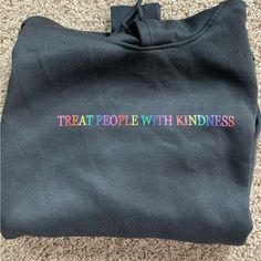 Treat People With Kindness Harry Styles Fleece Hoodie. Not Official Harry Styles Merch. I Received It As A Gift And Have Never Worn It, It Is Lined With Very Soft And Warm Fleece In The Inside! Fits More Like A Medium Than A Large. Black Fleece Hoodie With Letter Print, Anaya Core, Harry Styles Hoodie, Harry Styles Quotes, Harry Styles Merch, Harry Styles Outfit, Wishlist 2024, Treat People With Kindness, Treat People