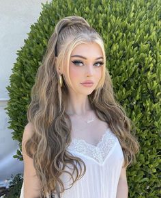 Loren Gray Snapchat, Belle Silhouette, Loren Gray, Fashion Cover, Teen Choice Awards, Long Blonde, Social Media Stars