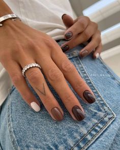 Short Almond Nails Fall Colors 2023, Natural Nails Inspo Aesthetic, Arfi Nails, Trendy Nails Brown, Fall Nails Square Short, Brown Gel Nails, Short Brown Nails, Nails Kurz, Luxio Nails