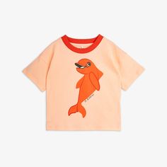 T-shirt with a Dolphin print, made in 100 % GOTS certified organic cotton. Cut for a loose fit and designed with a tonal ribbed collar. Kids Tank Tops, Baby Boy Shirts, Baby Boy Tops, Mini Rodini, Designer Kids Clothes, Kids Stickers, Rainbow Baby, Boys Shirts, T-shirt Polos