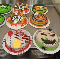 there are many decorated cakes on the counter top, including one for halloween and one for jack - o'- lantern