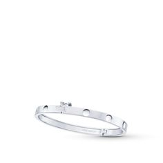 Cast in 18-kt white gold, the empreinte unisex bangle features nail-head imprints, a nod to the house’s trunk-making heritage. The lv initials motif adds a bold signature touch and also serves as a clasp for this hinged bracelet. Available in several sizes, this modern jewel can be worn solo or stacked with other pieces for an on-point look. Designer White Gold Bangle With Jubilee Bracelet, Timeless Jewelry With Palladium Hardware For Everyday Luxury, Timeless Platinum Jewelry With Palladium Hardware, Timeless White Gold Jewelry With Palladium Hardware, Designer Jewelry In White Gold With Palladium Hardware, Designer White Gold Jewelry With Palladium Hardware, Louis Vuitton Gifts, Men's Brooch, Louis Vuitton Empreinte