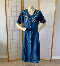 Vintage 1990s Denim Blue Jean Long Maxi Dress. Size Large Bust: 40 inches to snug 42 inches--Waist: 38 inches to 39 inches--Hip: 46 inches to 47 inches--Length: 46 1/2 inches  In fabulous vintage condition. Tag: DENIM JAZZ 100% Cotton L