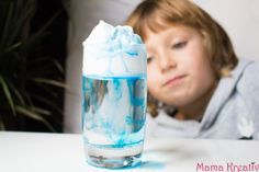 Experimente für Kinder mit Wow-Effekt — Mama Kreativ Lava Lamp Experiment, Best Water Bottle, Kids Glasses, Rain Clouds, Elementary Science, Science Experiments Kids, Recycled Bottles, Diy Homemade