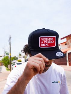 Gorra snapback Trucker classic (Yupoong) color negro con bordado en estilo parche color rojo con letras blancas. Seguro te acompañará en momentos sabrosos. Color negro Ajustable Snapback Visera plana Color Rojo, Gifts For My Boyfriend, Hat Shop, Caps Hats, Mood Board, Hats, Clothes, Art