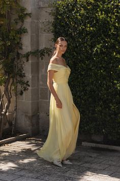 Prom Dresses Slay, Prom Dress Ideas Unique, Portrait Studies, Bridal Showroom, Cape Wedding Dress, Yellow Maxi Dress, Yellow Maxi, Maxi Dress Pattern, Bf Material