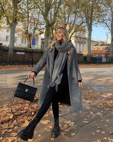 New York Outfit November, Winter Portugal Outfit, Vienna Fashion Winter, Winter Outfits Spain, New York In November Outfits, Milan Winter Outfit, Spain Winter Outfits, Melbourne Outfits, Milan Winter