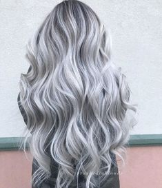 Wavy Gray Hair, Grey Hair Weave, Straight Hair Highlights, White Blonde Highlights, Long Silver Hair, Grey Hair Dye, Bronde Hair