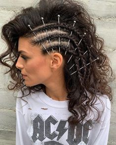 Crazy Halloween Hairstyles, Halloween Mannequin, Viking Hair, Hair Tutorials Easy, Halloween Hair, Curly Hair Tips, Half Up Hair, Grunge Hair, Perfect Hair