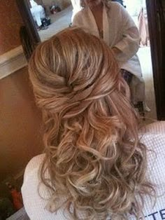 Formal Dance Hair Ideas | Formal Hairstyles for Medium Hair | Wedding Hair half up style with ... Groom Hair, Mother Of The Groom Hairstyles, Wedding Hairstyles For Medium Hair, Wedding Hair Half, Wedding Hairstyles Medium Length, Hair Half Up, Mother Of The Bride Hair, Junior Prom, Dance Hairstyles