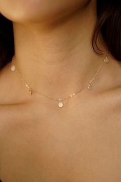 Our Drop Disc Necklace features a delicate chain adorned with stunning discs. The dainty discs hang gracefully, reflecting light and creating a captivating play of shine and movement. Illuminate your neckline with this exquisite piece that captures attention and adds a touch of effortless beauty to any ensemble. 14k Gold Filled Necklace width - 1.3mm Disk Size - 5.5mm Extender - 1 inch If you would like a custom length, please don't hesitate to ask. We are more than happy to make one for you. Al Layered Coin Necklace, Reflecting Light, Necklace Layered, Minimal Necklace, Effortless Beauty, Gold Filled Necklace, Toggle Necklace, Necklace Layering, Delicate Chain