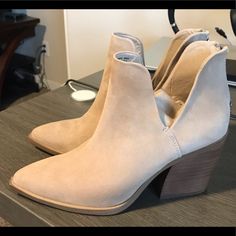 Create A Sleek Look With The Gorgeous Steve Madden Alyse Bootie. It Features A Leather Or Suede Upper With A Pointy Toe And Chunky Heel. Size: 8.5. Color: Tan/Ivory. Condition: Brand New Without Box. Heeled Boot With Cutouts At Sides For An Easy Pull-On Design. Textile Lining And Cushioned Footbed. Durable Man-Made Outsole. Heel Height: 3.75 Inches. Comes From A Smoke And Pet Free Home. Questions? Please Leave A Comment Below. Spring Booties With Sculpted Heel, Spring Ankle Boot Heels With Heel Pull Tab, Spring Heel Ankle Boots With Pull Tab, Chic Ankle-high Heels With Heel Pull Tab, Spring Heels With Heel Pull Tab And Pointed Toe, Almond Toe Heels With Heel Pull Tab, Tan Boots, Design Textile, Sleek Look