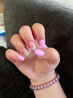 Pink And Green Nails With Flowers, Spring Break Gel Nails Short, Summer Nails Green And Pink, Flower Nail Inspo Acrylic, Spring Break Nail Ideas French Tip, Pink And Green Short Nails, Light Green And Pink Nails, Summer Gel Nails Pink