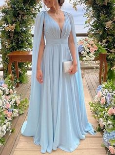 Cape Fashion, Dress Wedding Guest, Plunging Neck, Mother Of The Bride Dress, Elegant Party, Party Gowns, Evening Dresses Long, Dress Wedding, Mother Of The Bride Dresses