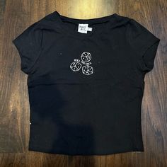 Princess Polly Baby Tee Us6, Never Worn Cute Black Tops With Letter Print, Cute Black Tops For Streetwear, Cute Black Top For Streetwear, Cute Black Tops With Graphic Print, Cute Black Short Sleeve Tops, Black Baby Tee Outfit, Baby Tee Outfit, Red Princess, Dream Aesthetic