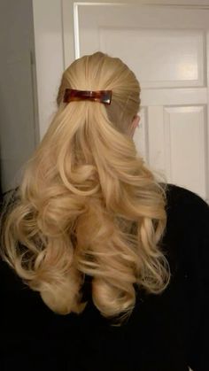 Half Up Half Down Barrette, Fairy Hair, Clip Hairstyles, Peinados Fáciles Para Cabello Corto, Long Blonde, Blair Waldorf, Long Blonde Hair, Winter Hairstyles